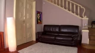 Ela oferce ao marido sexo a três