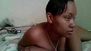 Esta mulher preta tem um cu enorme Esta mulher preta tem um cu enorme
