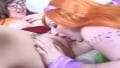 Harmony e Elouise disfarçadas de Scooby Doo