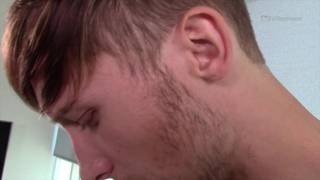 Zee Knox nos mostra sua rola!