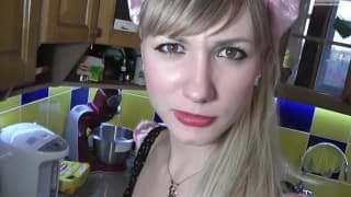 Kiura tesuda abre seu rabo para este cara