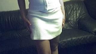 Esta milf é uma morena que gosta de agradar Esta milf é uma morena que gosta de agradar