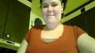 Esta milf amadora mostra suas mamas! Esta milf amadora mostra suas mamas!