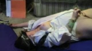 Ela se masturba antes de sugar rola!