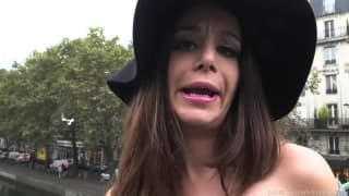 Cara Saint-Germain tem rola dura dentro dela!