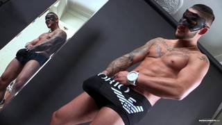 Este cara gosta de se masturbar Este cara gosta de se masturbar