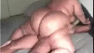 Uma BBW que gosta muito de montar um bom pau Uma BBW que gosta muito de montar um bom pau