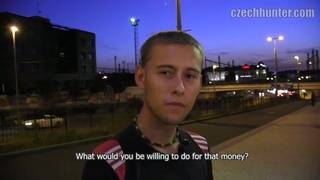 Czech hunter achou o cara e logo ofereceu