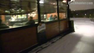 Esquentando o cuzinho no inverno Russo Esquentando o cuzinho no inverno Russo