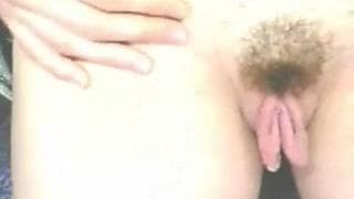 Uma amadora com grandes lábios vaginais Uma amadora com grandes lábios vaginais
