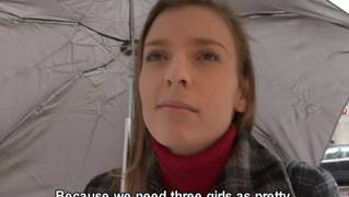 Uma jovem checa goza de bom sexo aqui