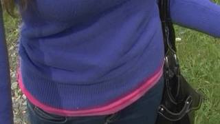 Loira linda trepando no parque com estranho Loira linda trepando no parque com estranho