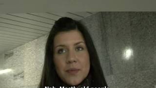 Uma puta morena com apetite para sugar