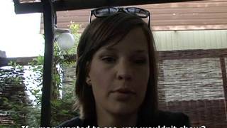 Uma puta checa de costas para ser fodida