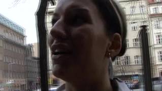 O dinheiro faz com que ela se torne uma puta