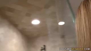 Olivia Austin vai gozar de uma rola negra!