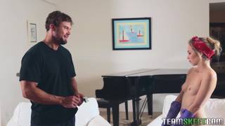 Esta loira adora fazer um belo boquete Esta loira adora fazer um belo boquete