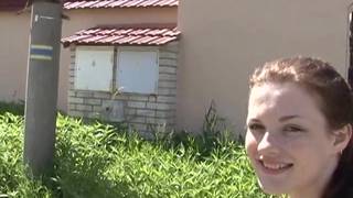 Ela se entrega por algum dinheiro !