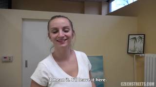 A massagista lhe dará uma massagem especial