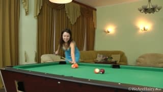 Roxy tem prazer na mesa de bilhar ! Roxy tem prazer na mesa de bilhar !