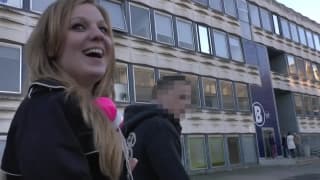 Um estudante de artes que quer sexo Um estudante de artes que quer sexo