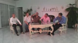 Esta festa se converte numa orgia safada Esta festa se converte numa orgia safada