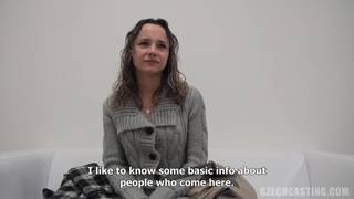 Tereza desfruta chupando em casting porno