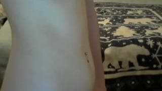 Ela gosta de se tocar na cama sozinha! Ela gosta de se tocar na cama sozinha!