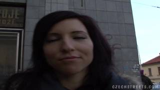 Loira tcheca fode no trem por dinheiro