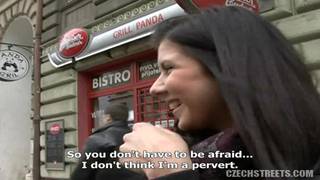 Morena de rua que cobra para chupar pau Morena de rua que cobra para chupar pau