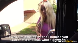 Loira linda e safada tem conversa quente e transa no carro! Loira linda e safada tem conversa quente e transa no carro!