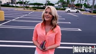 A loirinha Hope Harper vai chupar e trepar como uma cadela A loirinha Hope Harper vai chupar e trepar como uma cadela