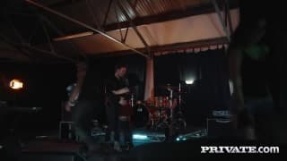 Lucia Love levando uma ejaculação interna no sexo a três Lucia Love levando uma ejaculação interna no sexo a três