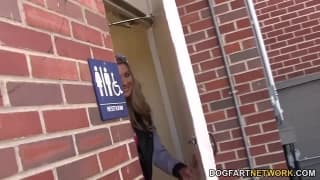 Alysha quente chupa e fode este pau preto com gosto Alysha quente chupa e fode este pau preto com gosto