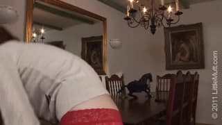 Elle Alexandra se despindo e se masturbando Elle Alexandra se despindo e se masturbando