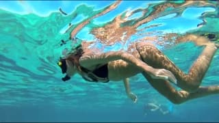 A gostosa Katya Clover nadando de topless no mar !!! A gostosa Katya Clover nadando de topless no mar !!!