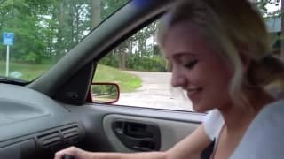 Padrasto fodendo jovem loira depois da aula!