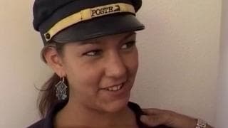 Esse cara está fudendo aquela puta capitã tão gostosinha