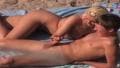 Casais espionados enquanto transam na praia