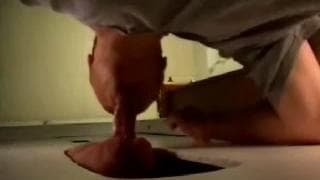 Esse cara gosta de chupar através de buraco