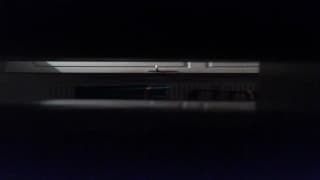 Uma câmera voyeur no banheiro com amadora