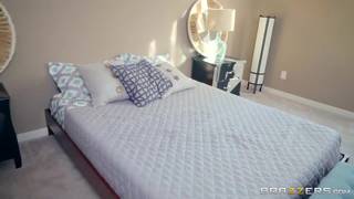 Mandy Muse se enamora de Holly Hendrix Mandy Muse se enamora de Holly Hendrix