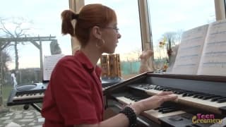Pianista safda levando rola bem gostosa Pianista safda levando rola bem gostosa