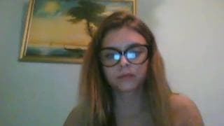 Safada se exibe sem vergonha na webcam