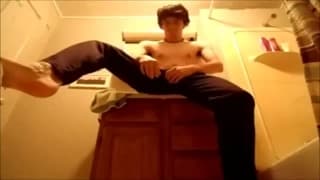 Este cara está animado para tocar seu pau