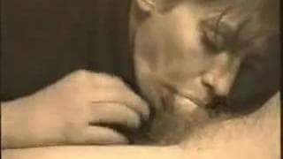 Ela parece querer engolir esse pau inteiro