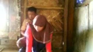 Casal de jovens árabes tentando transar! Casal de jovens árabes tentando transar!