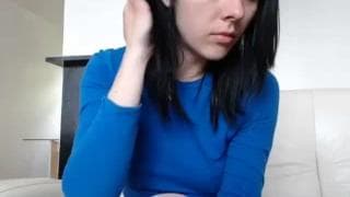 Uma prostituta coloca um consoldar na bunda. Uma prostituta coloca um consoldar na bunda.