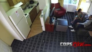 Garota de peitos pequenos come profundamente o oficial Garota de peitos pequenos come profundamente o oficial