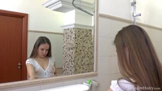 A buceta de Gretta é peluda e gostosa